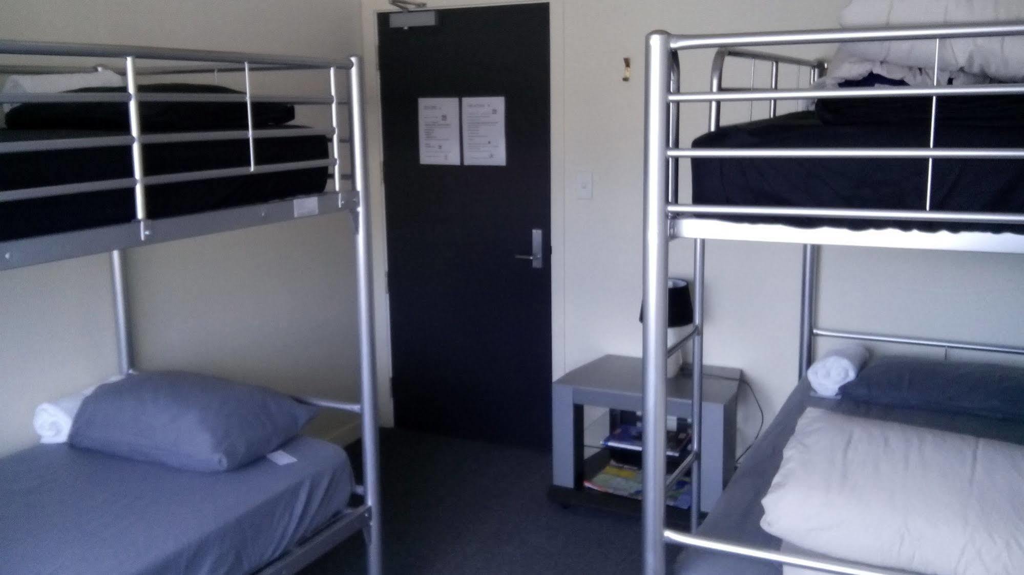 Cromwell Backpackers Vandrarhem Exteriör bild